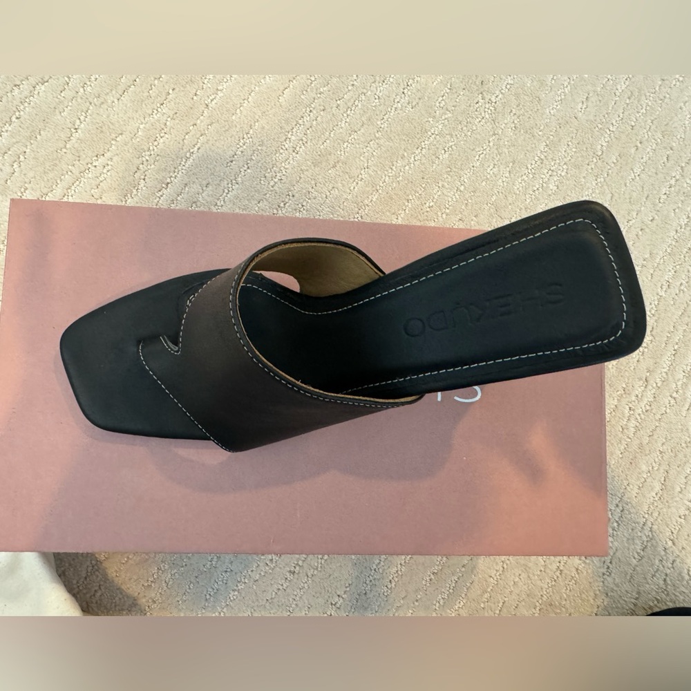 NWT Shekudo heeled sandals